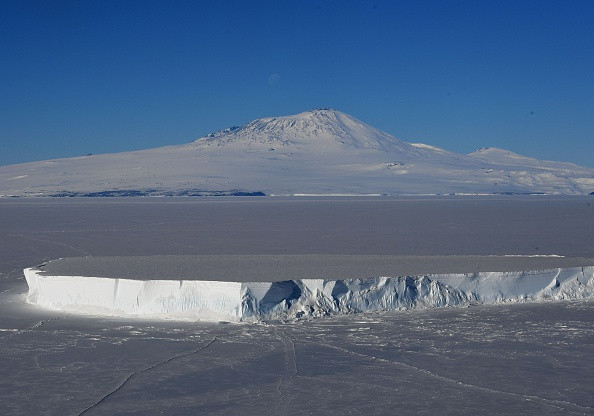 Descoperirea facută de cercetători sub stratul de gheață din Antarctica: E cea mai vastă de pe planetă