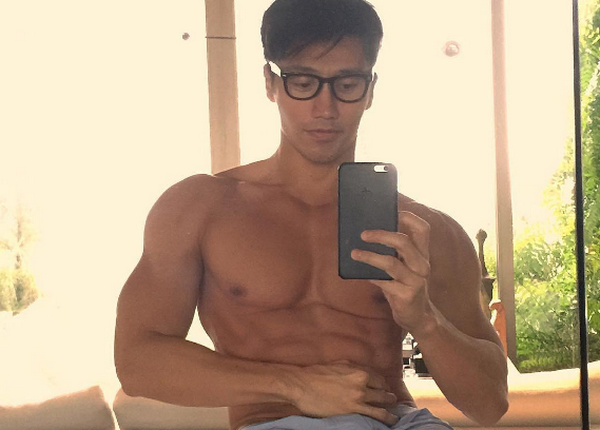 Oamenilor le vine greu sa creada ce varsta are barbatul din imagine: a "uitat" sa imbatraneasca acum 30 de ani