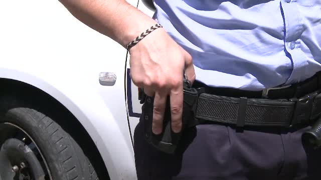 Poliţişti atacaţi de un bărbat beat, în Vrancea. Unul a fost muşcat şi altul, zgâriat
