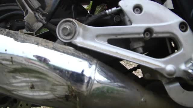 A zburat cu motocicleta de pe şosea, deşi spune că nu avea viteză. Accident în Dâmboviţa