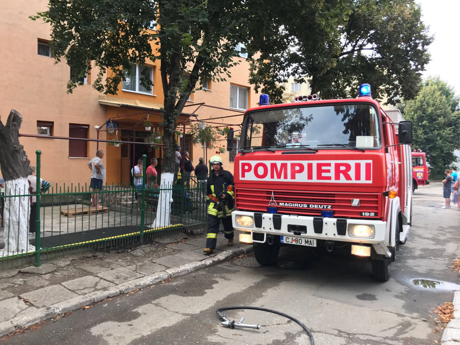Incendiu violent în Drobeta-Turnu Severin: 40 de locatari, evacuați
