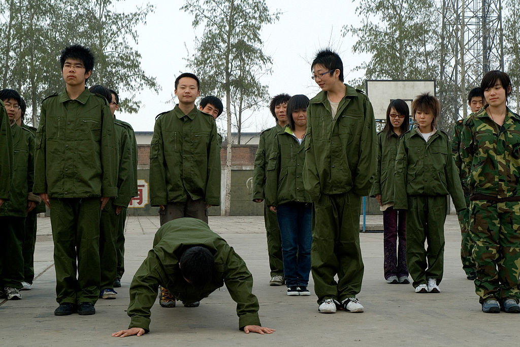 Adolescent chinez mort, după ce a fost internat într-un centru de tratare a dependenței de internet