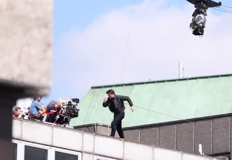 Tom Cruise, rănit în timpul unei cascadorii la filmările pentru "Misiune imposibilă 6". VIDEO