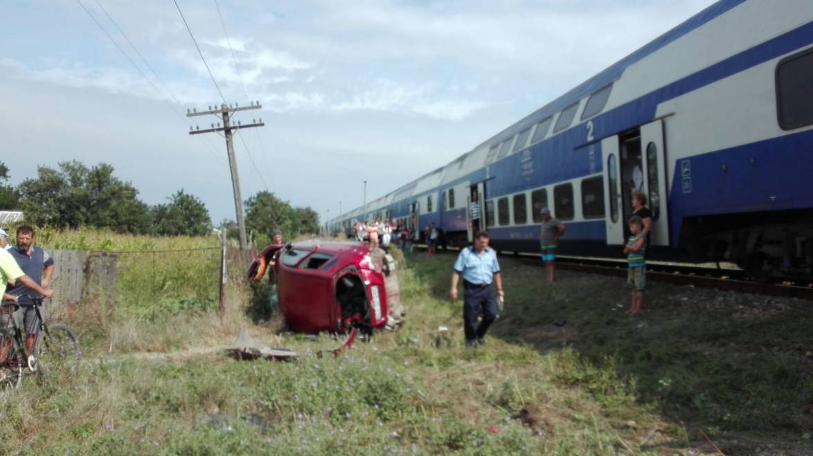 Șofer mort după ce mașina lui a fost lovită de tren la Tuzla