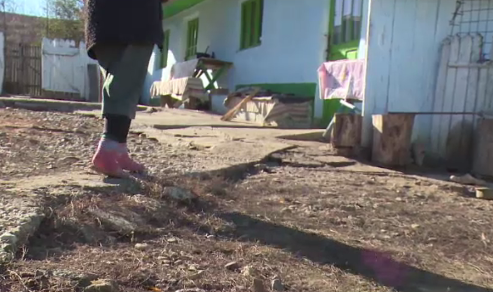 O femeie din Iași susține că un vecin a încercat să o violeze în propria casă