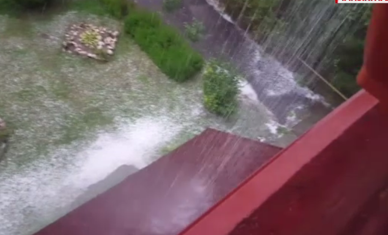 Județele Brașov și Sibiu, grav afectate de viituri și grindină