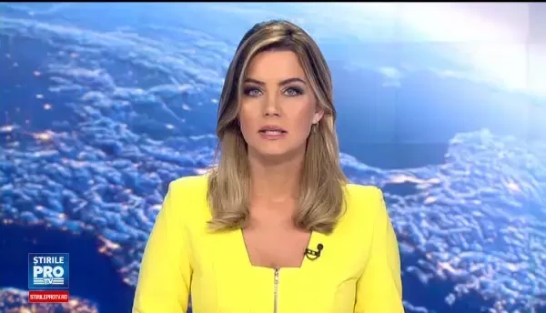 O fermă a luat foc, iar 1000 de baloturi de paie au ars, împreuna cu utilaje agricole