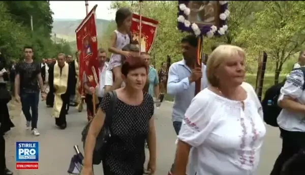 Zeci de mii de pelerini, la mănăstirea Nicula. Icoana de aici ar face minuni