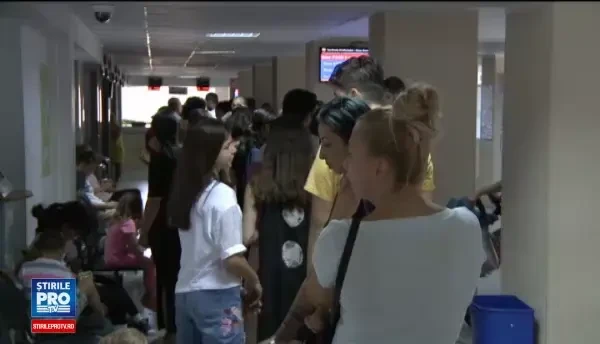 Valabilitatea pașapoartelor ar putea fi prelungită până la 10 ani, din cauza cozilor de la ghișee