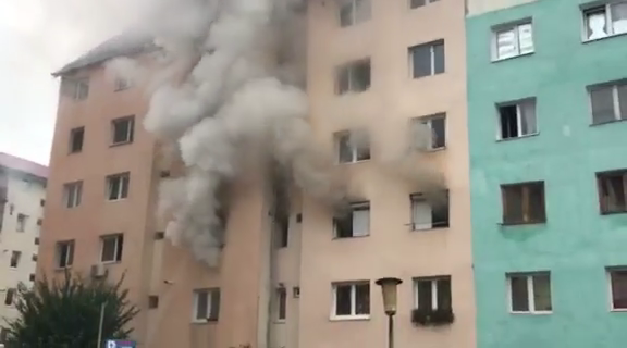 Aproximativ 50 de locatari evacuați dintr-un bloc din Sibiu, în urma unui incendiu