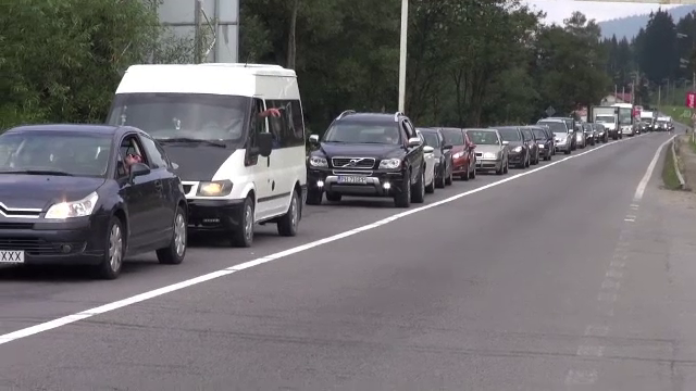 2.000 de șoferi deveniți pietoni de Sf. Maria. Aglomerație infernală la întoarcearea acasă