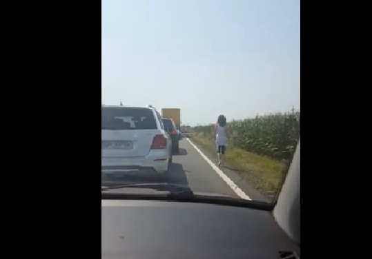 Lecţie de spirit civic pe Facebook: "Le-am dat băieţilor sticlă care le căzuse"