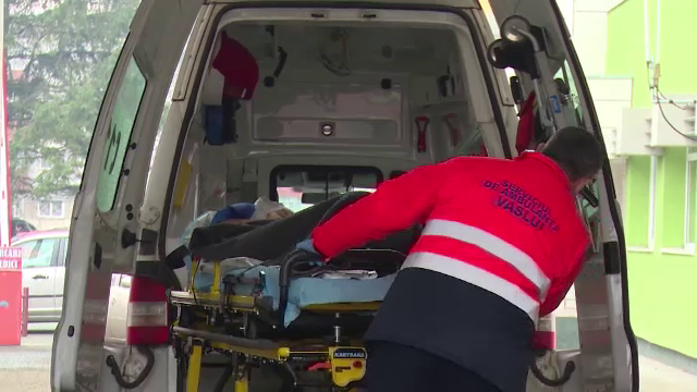 Scene oribile în Vaslui. Ce i-au făcut 2 adolescenți unchiului lor pentru bani