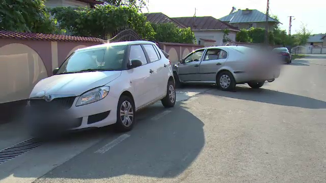 Un șofer din Dâmbovița a pierdut controlul volanului și izbit un gard