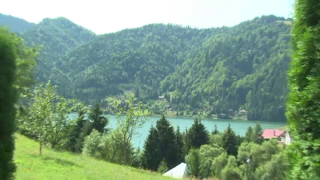 Amenzi uriaşe la Colibiţa, după ancheta Ştirilor ProTV. Lacul, transformat în hazna. FOTO