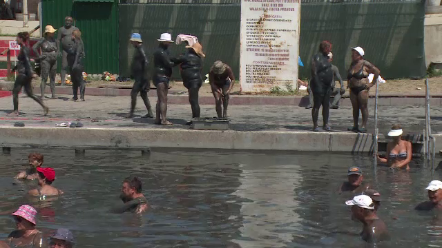 Tratamente balneare după ureche, în lacuri neautorizare: ”La hotel cer bani să stai în saramură”