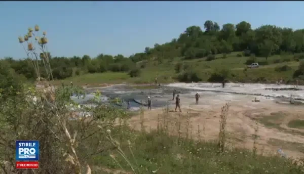 Tratamente balneare după ureche, în lacuri neautorizare: ”La hotel cer bani să stai în saramură”