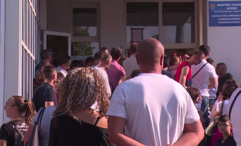 Românii care așteaptă și 8 luni pentru a da ”traseul” pentru permisul auto