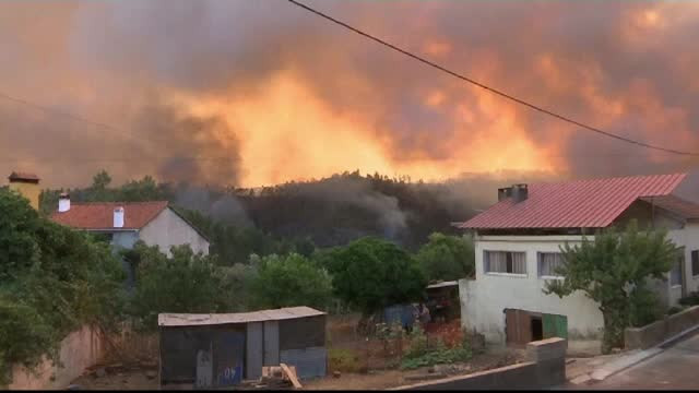 Portugalia, devastată de incendii. Zeci de oameni au murit