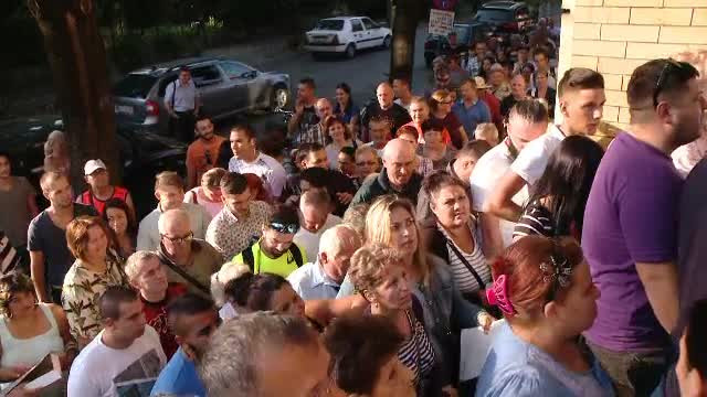 Cozi interminabile și la schimbatul buletinelor