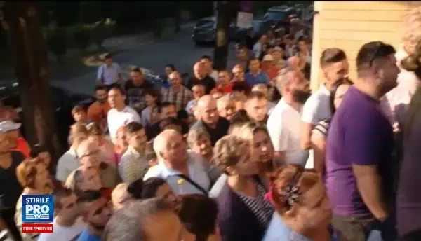 Cozi interminabile și la schimbatul buletinelor