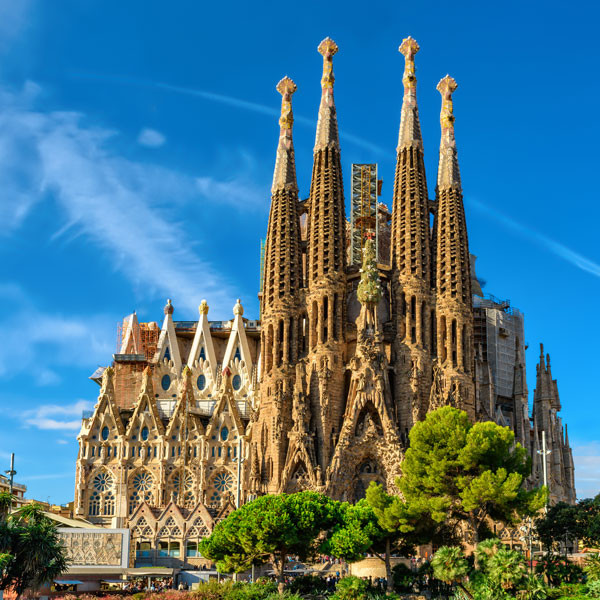 Teroriştii de la Barcelona ar mai fi vizat Sagrada Familia şi portul turistic