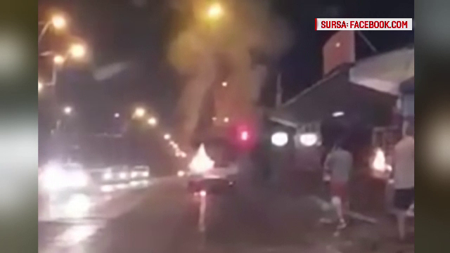 Autobuz cu pasageri, în flăcări, la Galați. Călătorii au reușit să se salveze la timp