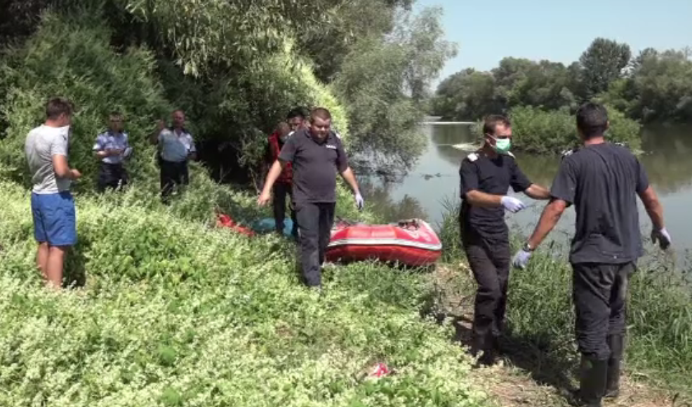 Trupul unui bărbat în stare de descompunere, găsit pe malul Mureșului