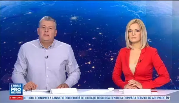 Operațiune de salvare complicată, după ce o ursoaică s-a prins într-un gard de sârmă