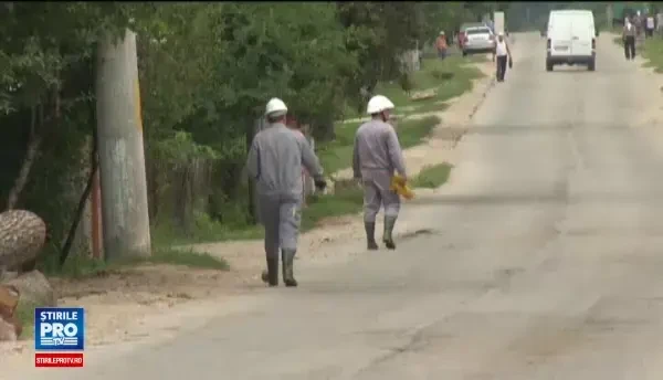 Bărbat electrocutat după ce ar fi încercat să branșeze ilegal la un vecin