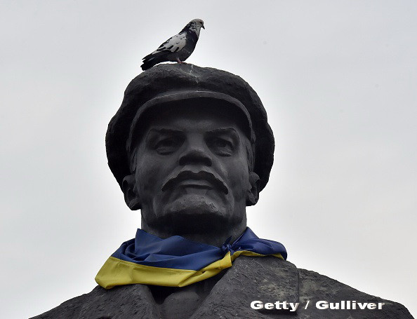 Ucraina a eliminat de pe străzi toate cele 1320 de statui cu Lenin
