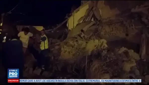 Cutremur în Italia: două persoane au murit si 36 au fost rănite. Bebeluş de şapte luni, salvat de pompieri dintre dărâmături