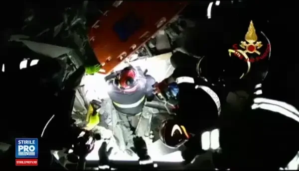 Doi morți și 36 de răniți. Salvatorii fac eforturi să scoată de sub dărâmături un băieţel de 3 ani
