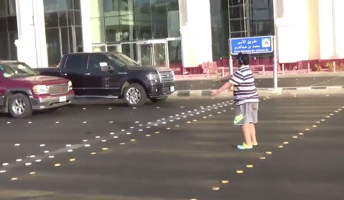Adolescent reținut în Arabia Saudită după ce a dansat ”Macarena” pe stradă