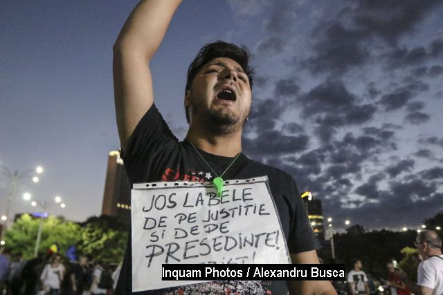 Proteste în Piața Victoriei față de modificările la legile Justiției
