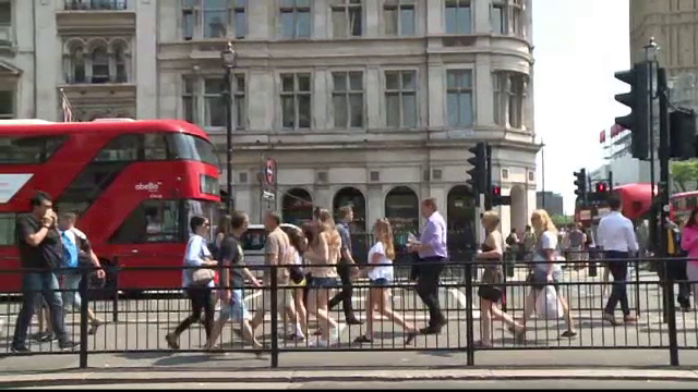 100 de europeni au primit scrisori în care sunt informaţi că trebuie să părăsească Regatul Unit