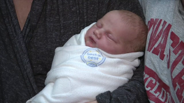 O fetiţă s-a născut în ziua eclipsei de Soare din SUA. Coincidenţa care o face specială