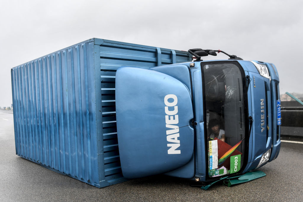 FOTO cu dezastrul produs de taifunul Hato în China și Hong-Kong: 16 morți