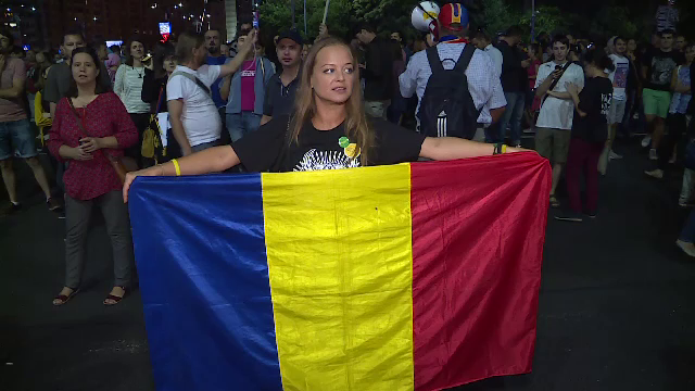 Sute de persoane au protestat față de modificarea legilor Justiției. Ce ar fi decis CE