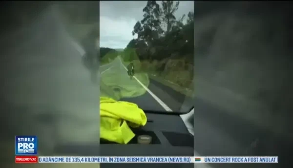 O călugăriţă din Polonia face senzaţie cu stilul îndrăzneţ de mers pe bicicletă