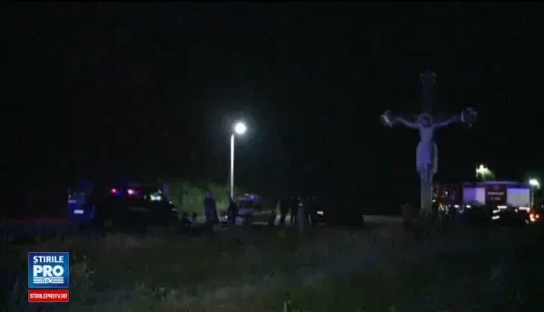 Grav accident feroviar în Vâlcea, după ce șoferul unui TIR a adormit la volan