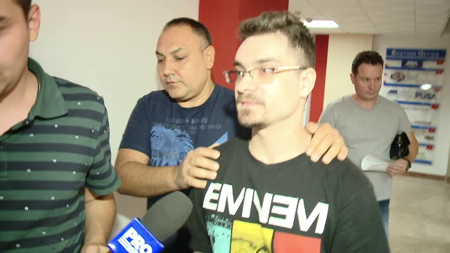 Minoră, convinsă de un bărbat, pe Facebook, să-și ucidă parinții