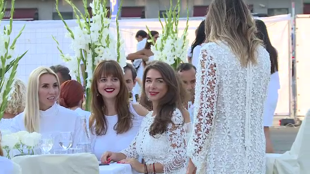 "Cină în alb", picnicul exclusivist din centrul Capitalei. Cum au venit invitaţii îmbrăcaţi