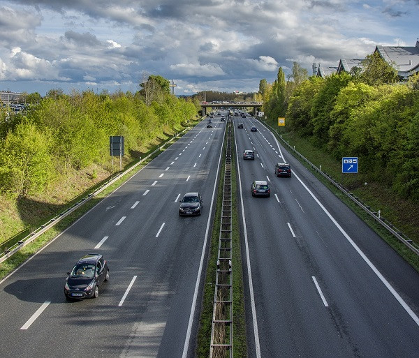 Germania a înfuriat Europa. Taxa de drum controversată, care afectează toți șoferii străini