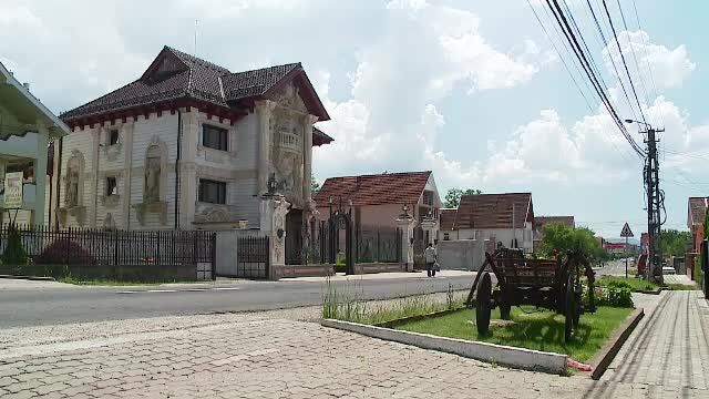 Două comune celebre și bogate din România sunt în ”război”