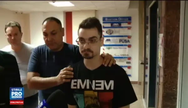 Minoră, convinsă de un bărbat, pe Facebook, să-și ucidă parinții