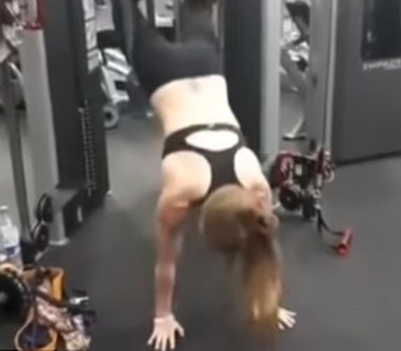 Momentul stânjenitor trăit de o tânără la sala de fitness. VIDEO