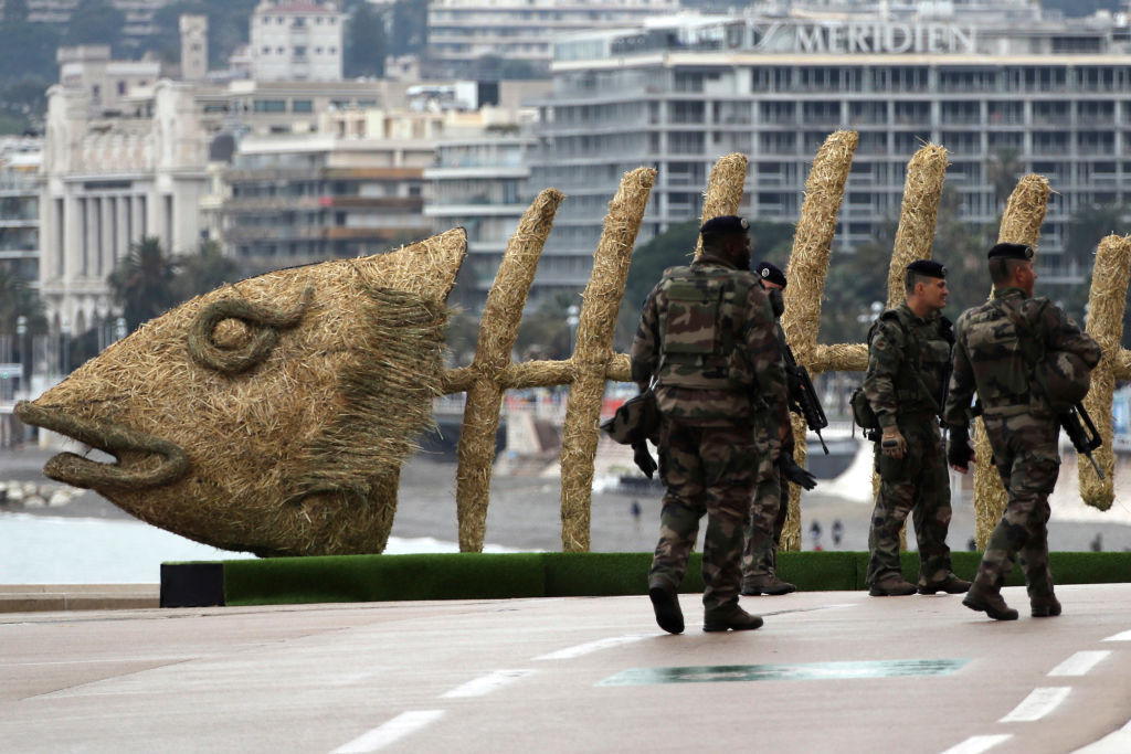 Un soldat francez care patrula în Paris s-a sinucis