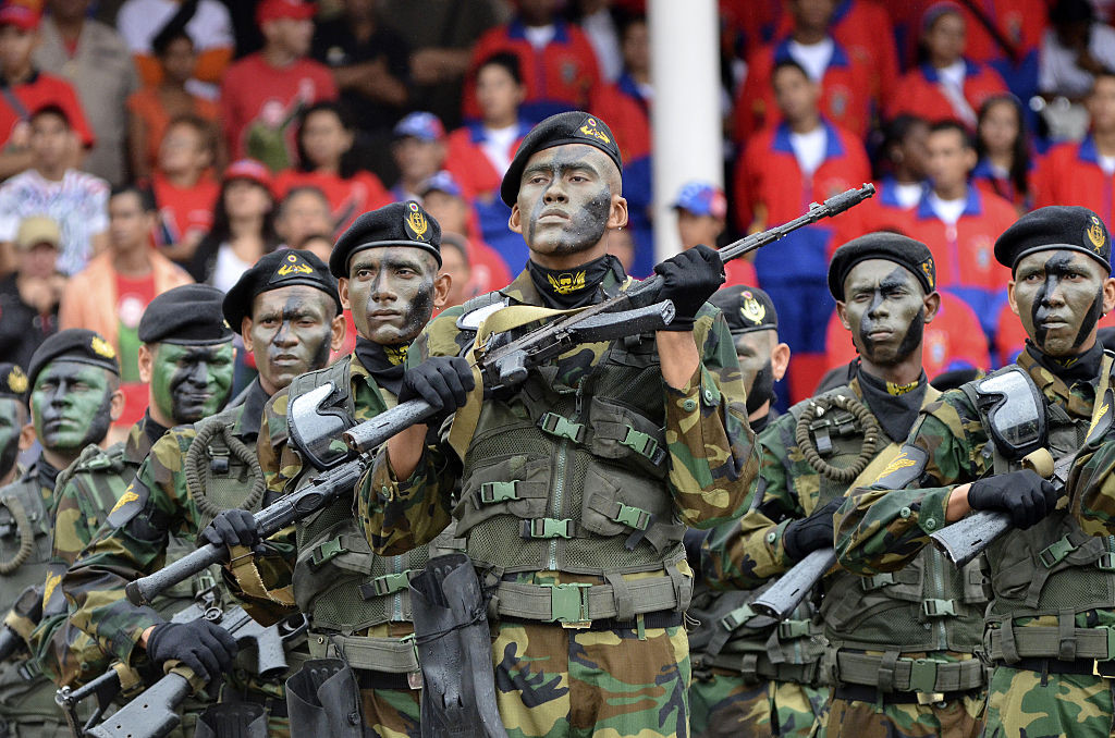 Venezuela se pregăteşte pentru o invazie americană. Exerciţiu militar uriaş, în week-end