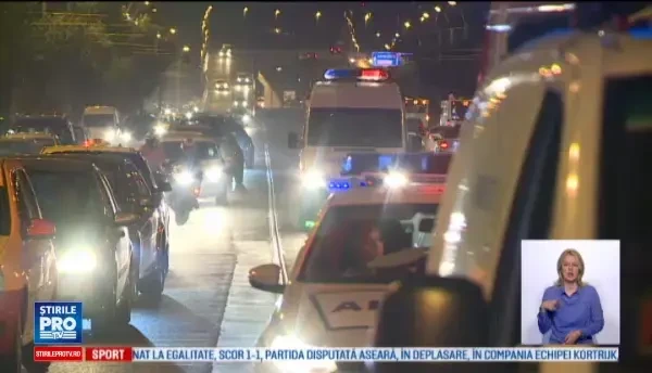 Motociclist, în stare gravă, după ce a intrat în refugiul pentru pietoni